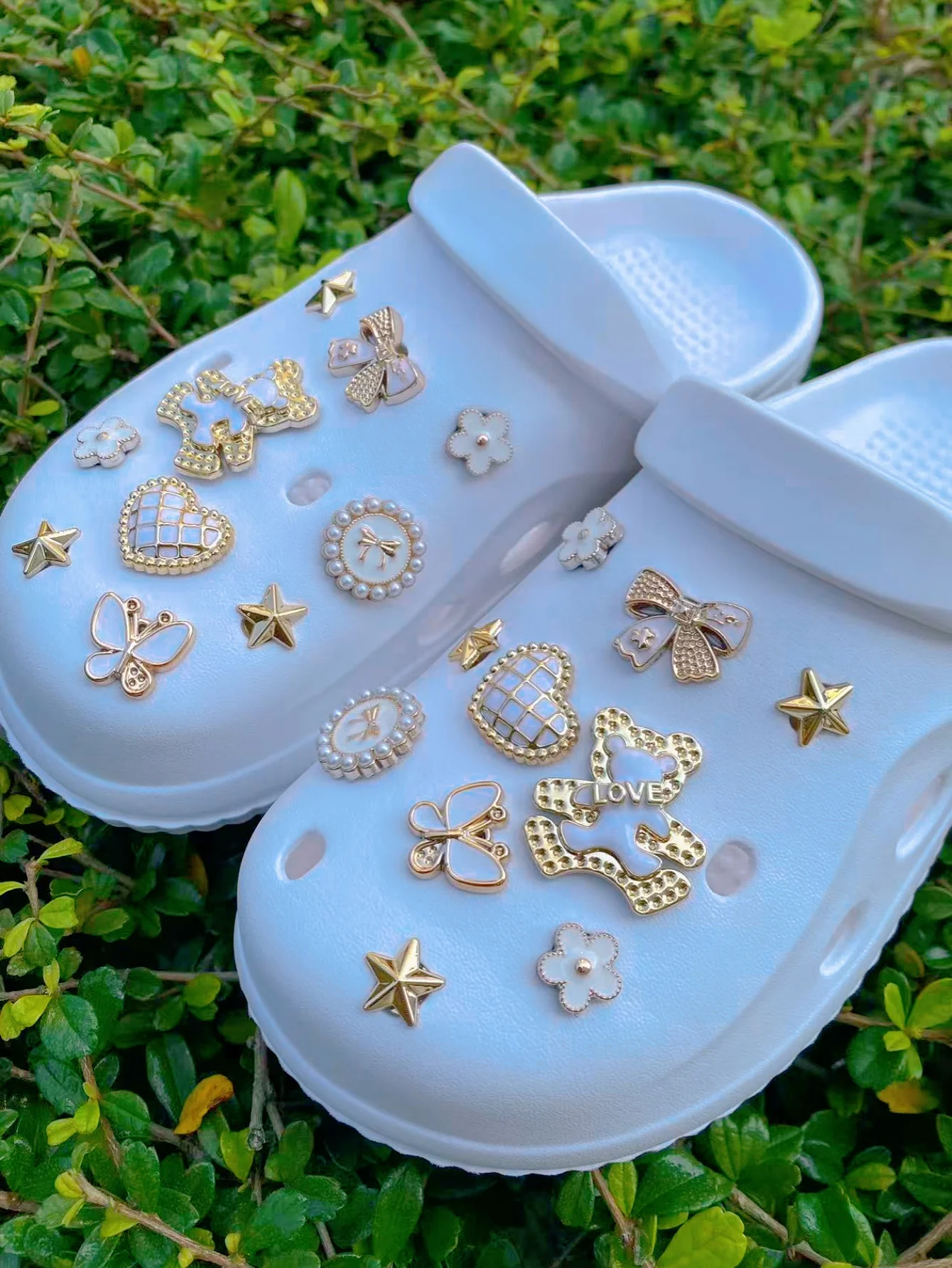 20 زينة بإبزيم أحذية DIY مثل الدببة البيضاء والذهبية والقلوب والأقواس والنجوم والفراشات وكذلك متعددة الوظائف