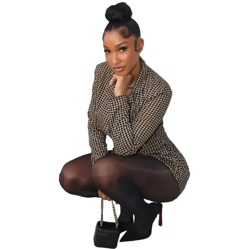 

Long Leeve Blazer & Shorts Set Business Work Socials Blazer and Shorts Ensemble Set Combines Classic Design with Modern Flair