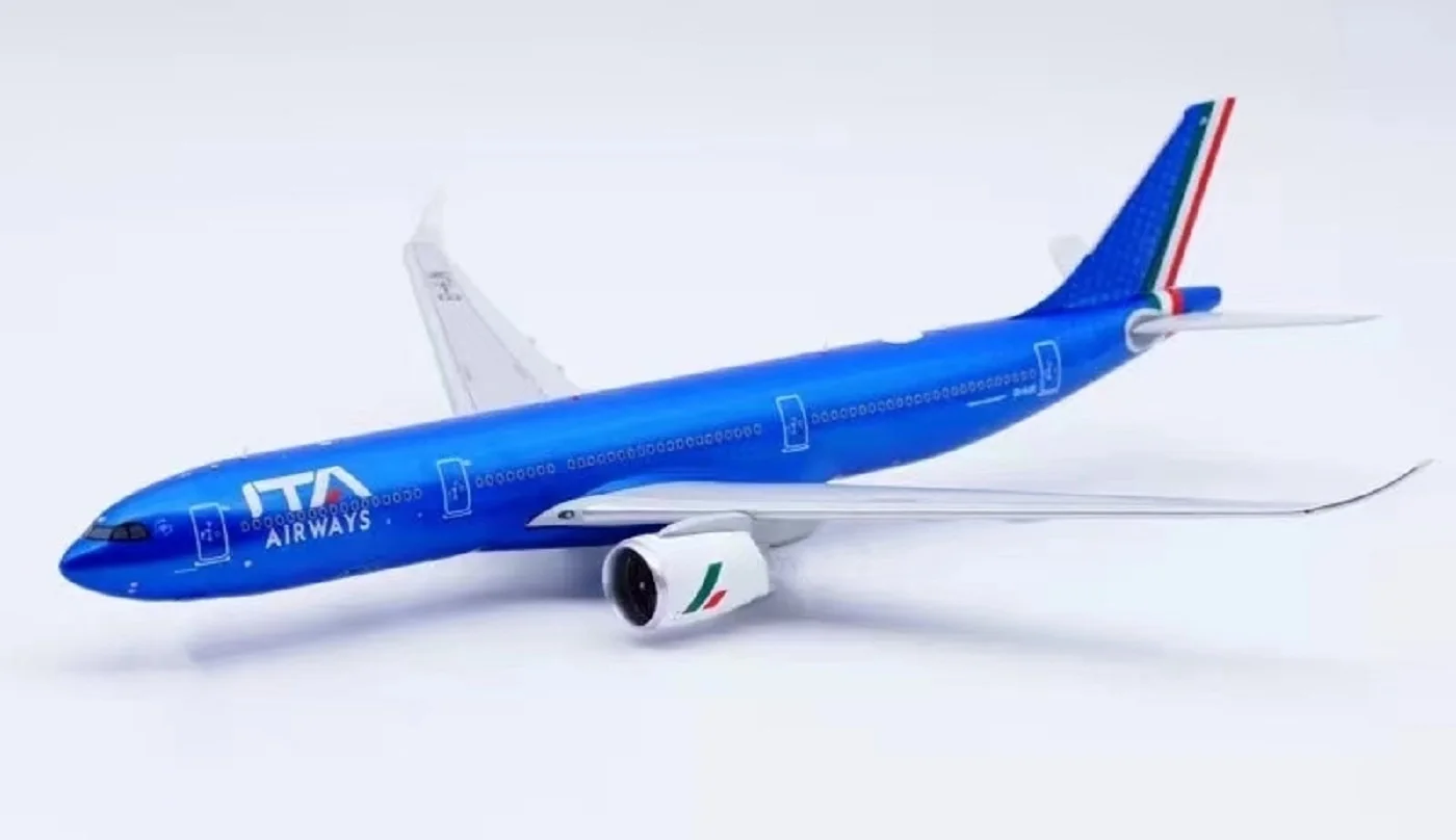 for:Die-Cast Airplane 1/200 Scale A350 A350-900 Italy Airline Aircraft Plastic ABS Assembly Plane Model Gifts for Family and Fri