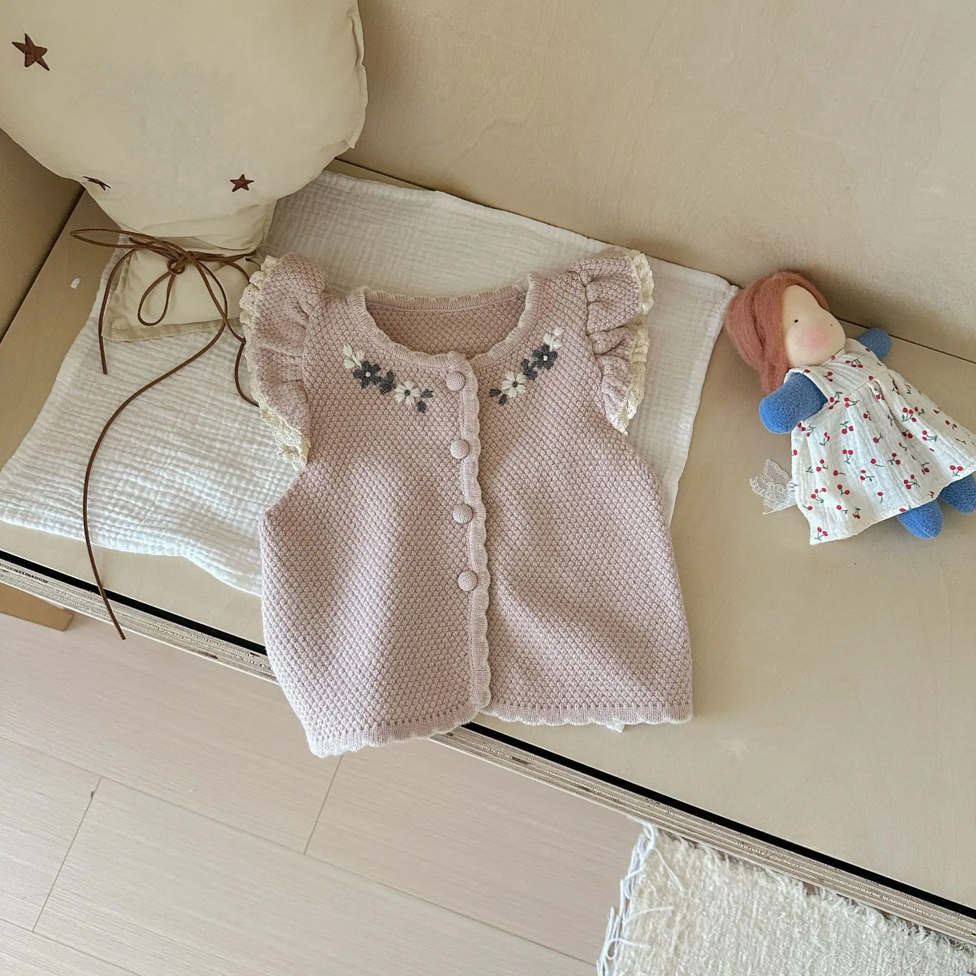 Original innovative solid colour embroidery waistcoat wooden ear sleeve vest models children's jumper 2025 autumn  winter