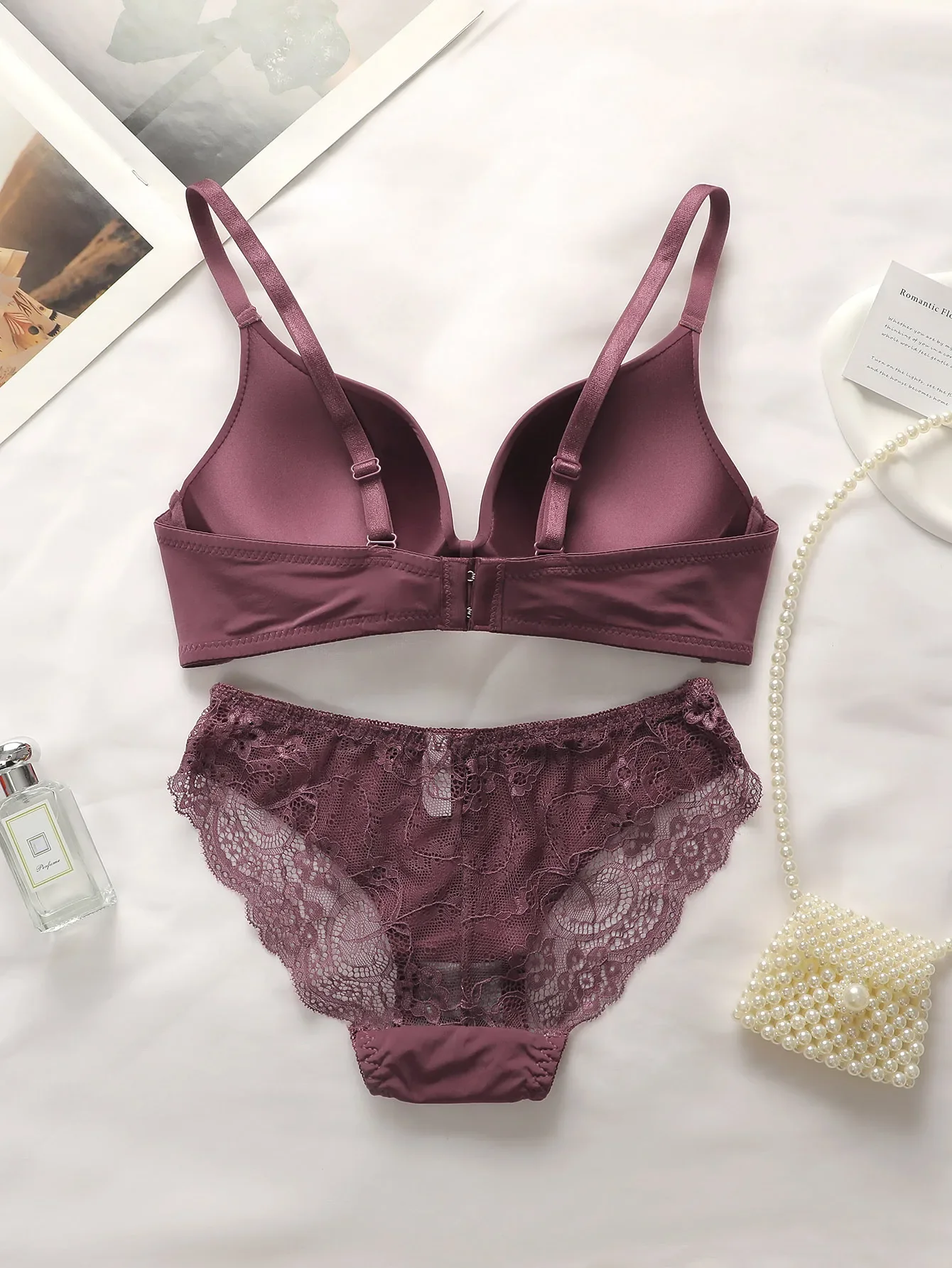 High Quality Hot Selling Sexy Women's Wireless Two-piece Butterfly Solid Color Underwear Women's Lace Underwear Set B2046