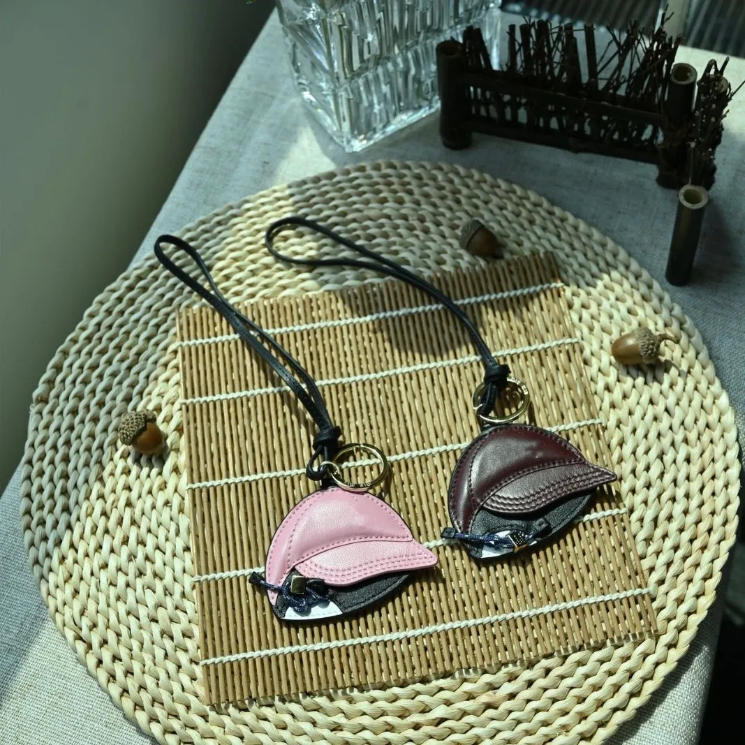 breloque-de-sac-en-cuir-veritable-en-forme-de-casquette-de-baseball-avec-mini-miroir-de-maquillage-porte-cles-de-luxe-tendance-pour-sac-a-main