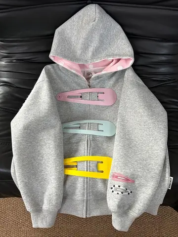 Jaqueta Moletom Americana Divertida com Zíper, Estilo Retrô, com Capuz e Detalhes de Poá, Jaqueta Moletom Punk