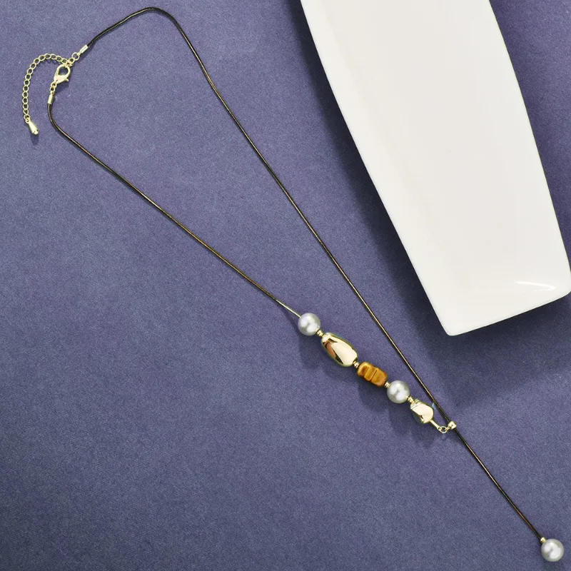

Tiger's eye silver pleated irregular metal square chain sweater chain for women, a fashionable and retro necklace