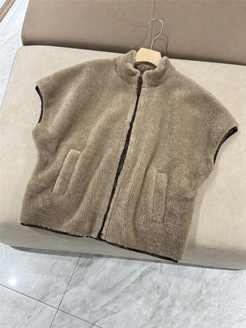 

25 Autumn New Stand Collar Sleeveless Fur Vest Casual Women's cardigan Top