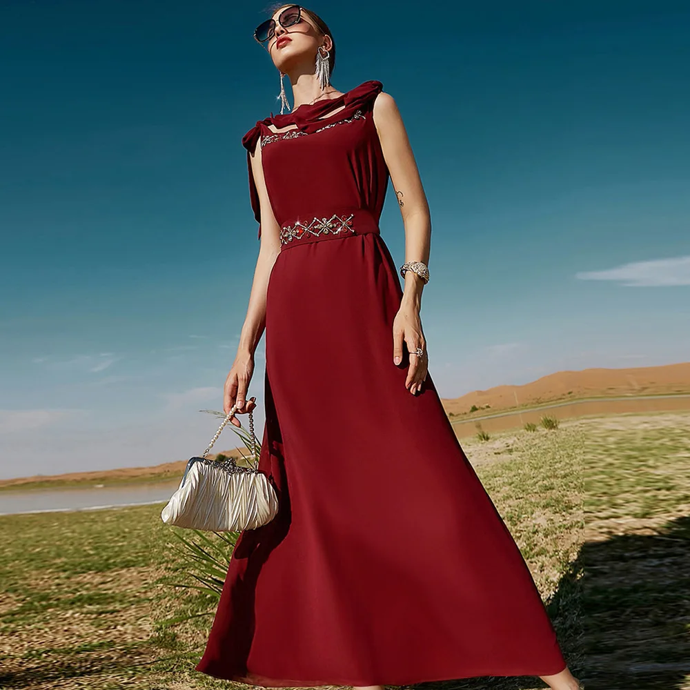 

Burgundy sleeveless lace-up dress, hand-sewn diamonds, Dubai travel fashionable dress, fashion temperament, slim and thin, elega