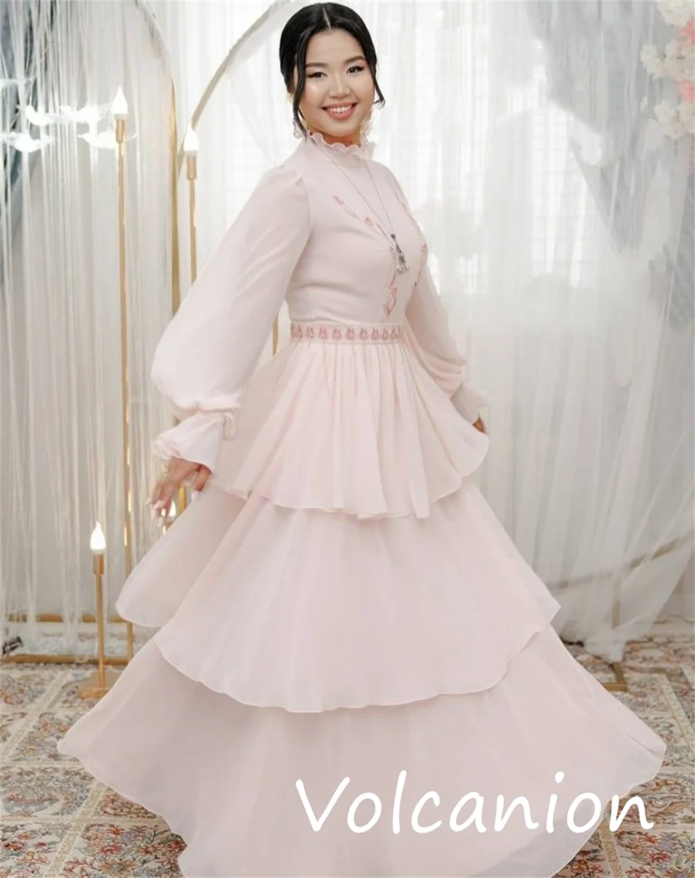 تخصيص الكلاسيكية مطابقة الشيفون مطرزة الطية ألف خط عالية الياقة فساتين طويلة مناسبة مخصصة بسيطة