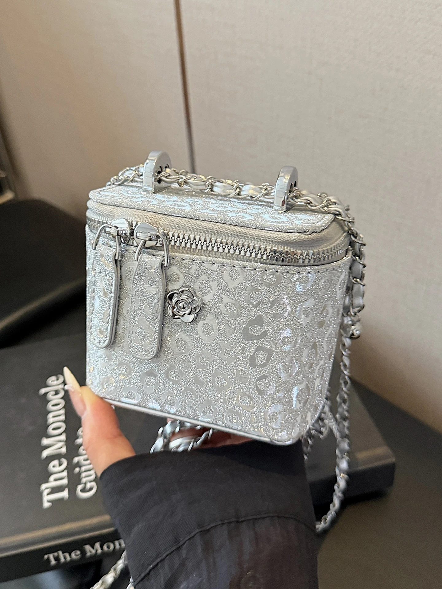 Faionable حقيبة يد فضية المرأة oulder Crossbody Buet حقيبة سلسلة جديدة 2025 لينة بولي Leather جلد عادية ex حقيبة