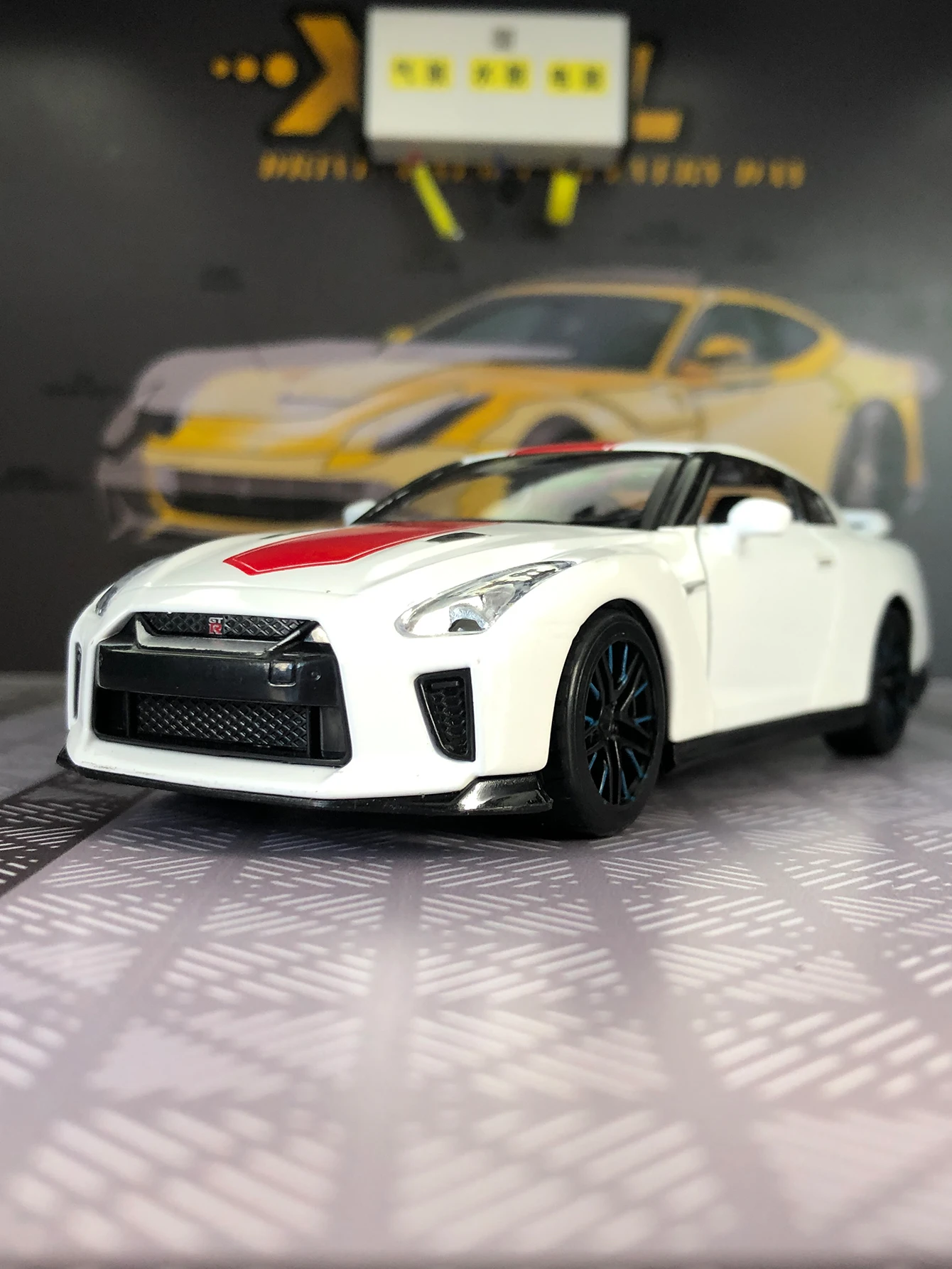 

1: 32 simulation zinc alloy Nissan GT-R35, alloy car model, metal collectible gift car