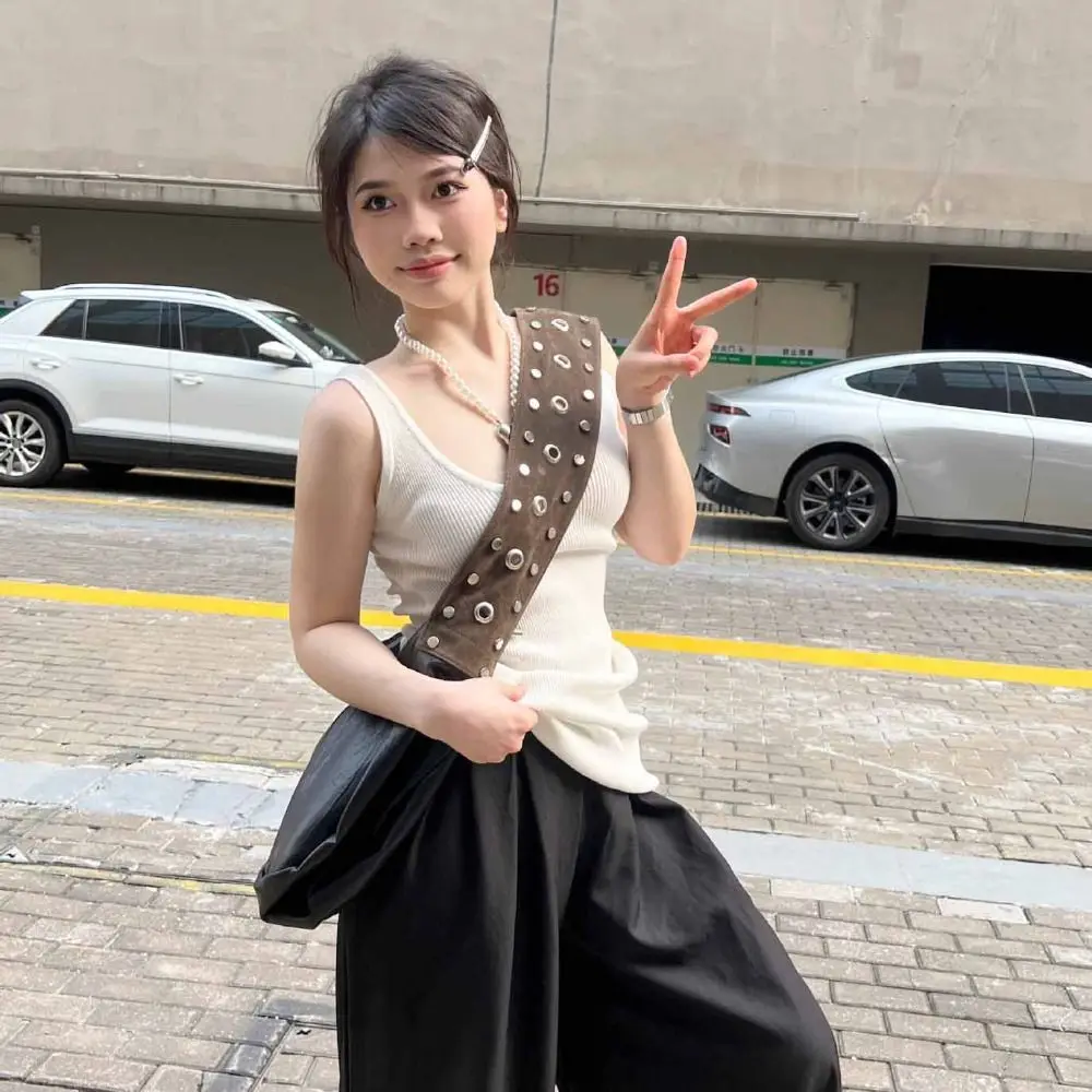 

Сумка через плечо из искусственной кожи с широким ремешком и заклепками, ретро-американский стиль, модный дизайн, сумка в стиле локомотив, однотонная сумка для подмышек