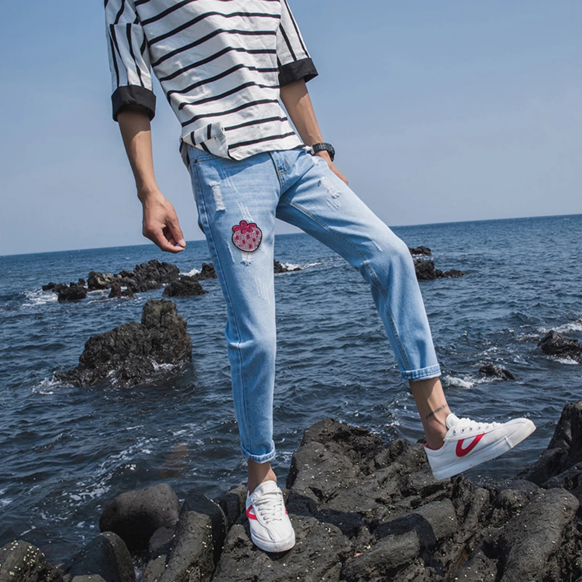 

20Pcs Bright Sequin Patches Cute Strawberry Design Iron on DIY Embroidery Patch for Clothing Bags Hats Kids Apparel Red and Pink