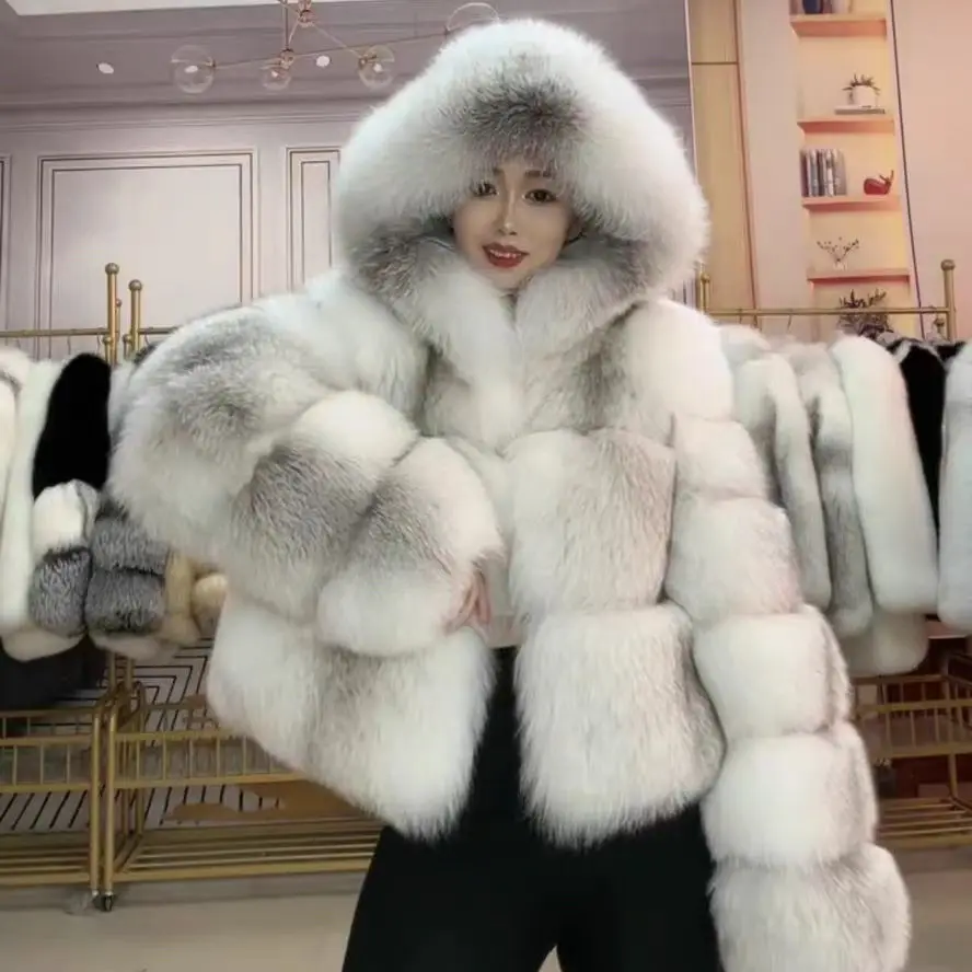 A genuine fox fur coat made entirely of fox fur for women\'s fur coats and fur clothing