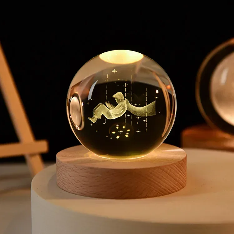 LED Crystal Ball Night Light ricarica USB 3D inciso Moon Planet Galaxy astronauta lampada da tavolo con sfera di cristallo incandescente regalo di