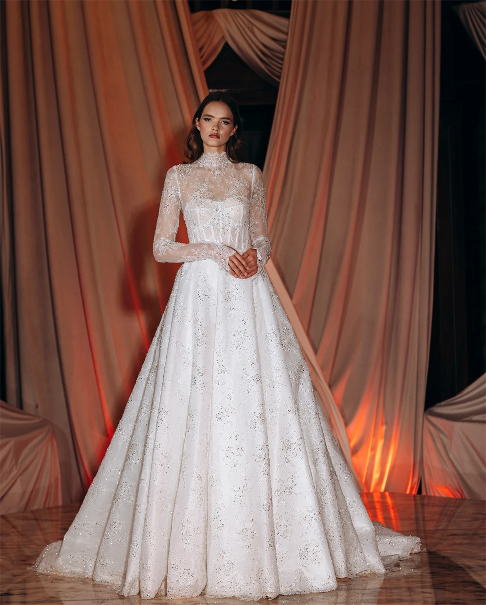 Abito da sposa elegante personalizzato in organza bianca formale O-Collo maniche lunghe Abiti da sposa Boho A-Line Cappella Train Robe de mariée