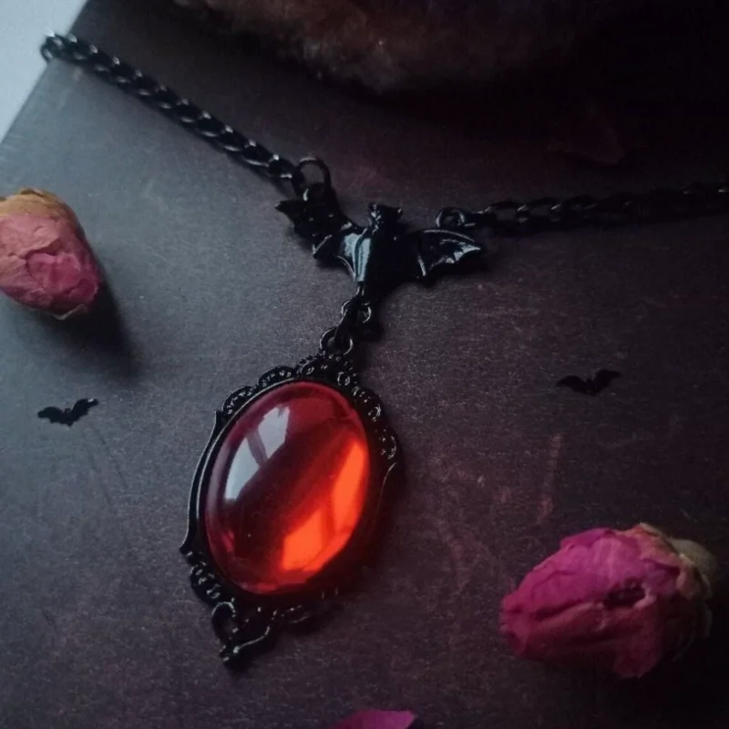 Gothic Blut Rot Quarz Charm Halskette Oval Anhänger Halskette Für Frauen Halloween Vampir Geprägte Hexe Schmuck Vintage Colliers