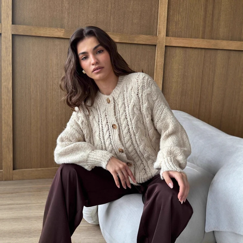 

2025 Winter Personalized Simple New Thick Needle Big Fried Dough Twists Thick Warm Sweater Women