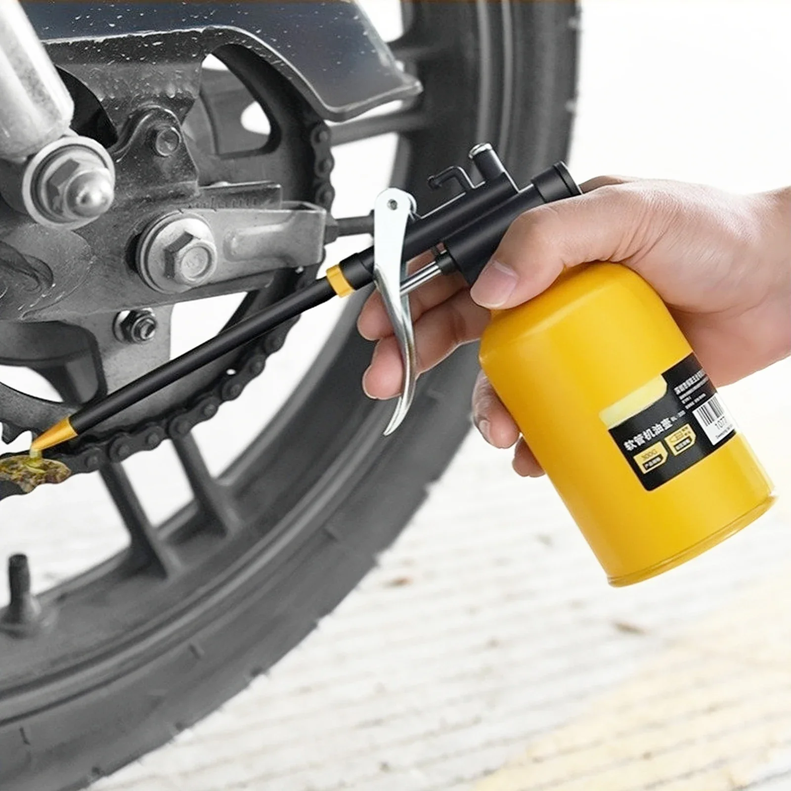 

Heavy-Duty Metal Grease Gun – High-Pressure Oil Can for Lubrication, Car & Machinery Maintenance