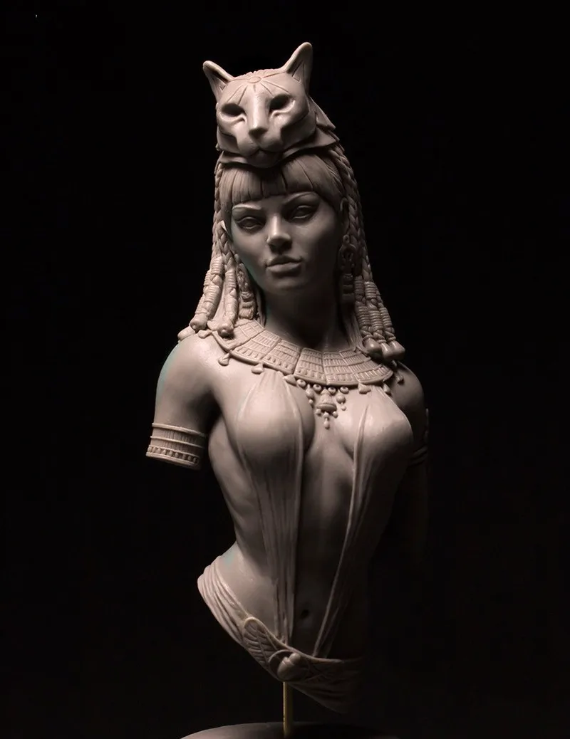 

1/10 Resin Micro Miniature Figure Half-Length Bust Gk Sword-Bearing Noblewoman 3d Printed White Model Toy Unassembled Unpainted