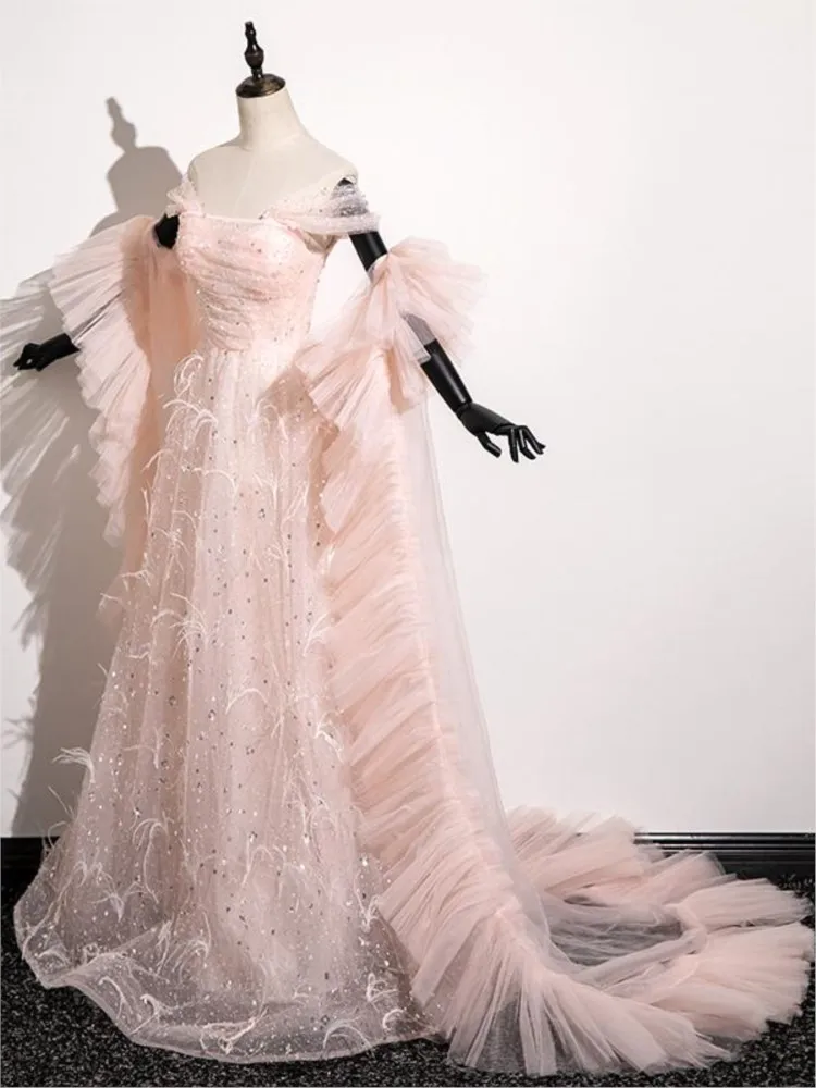 A light luxury and niche pink art examination performance with refined demeanor the host will wear strapless dress