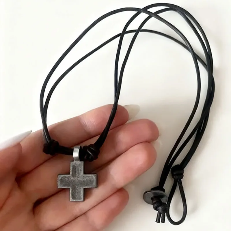 Retro geflochtene Kreuz Halskette echtes Leder Legierung Anhänger handgemachte Handwerk Halsband Vintage Patina Luxus glänzende Kragen Unisex Geschenk