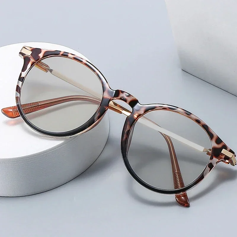Women Fashion Photochromic Glasses Men Vintage Round Frame Far Sight Presbyopia Unisex Discoloration Reading Glasses Diopters
