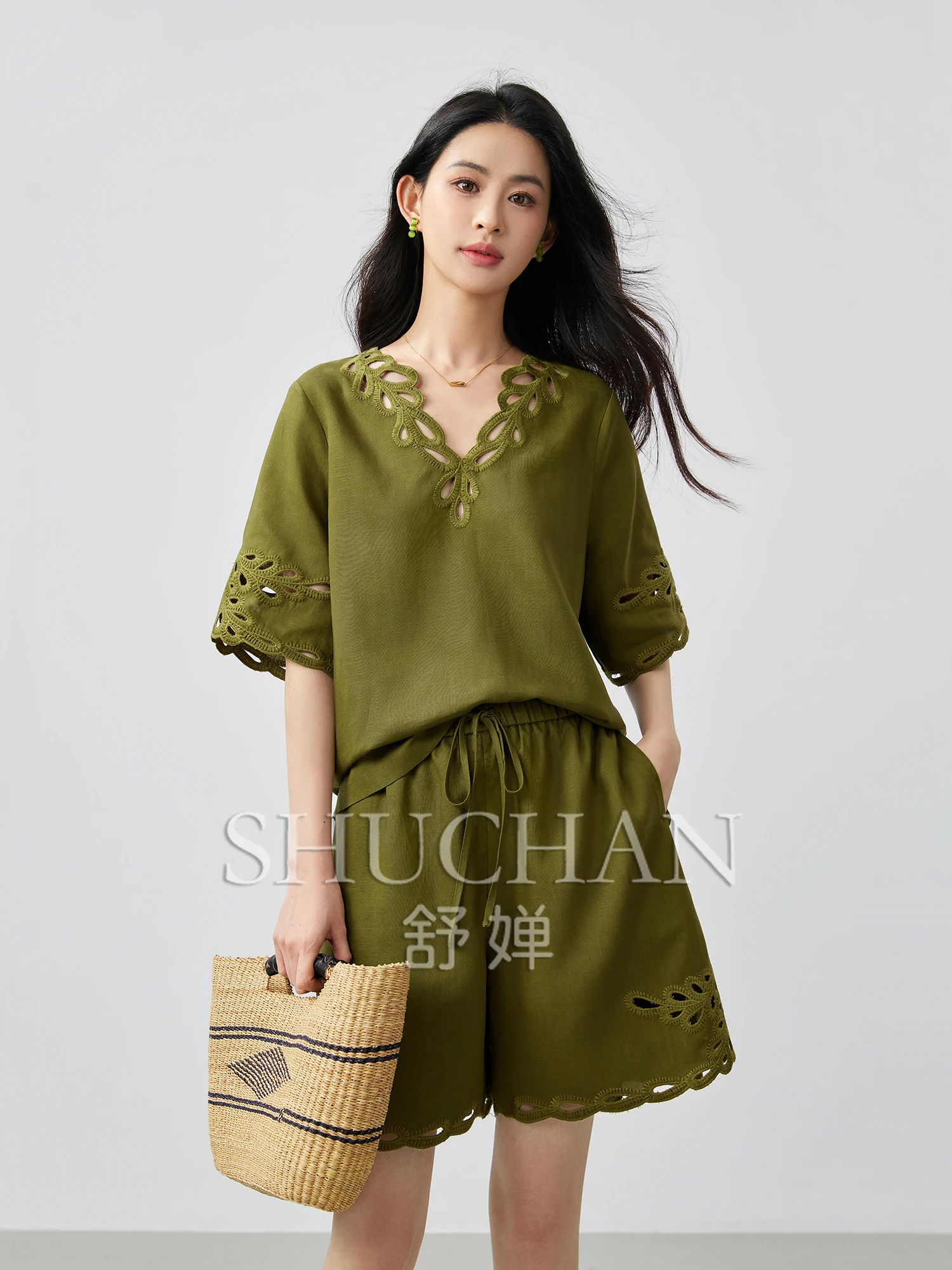

Elegant and Very Old Money Feeling Symmetrical Hollow Embroidery Process Two-piece Set Conjunto De Dos Piezas De Moda Para Mujer