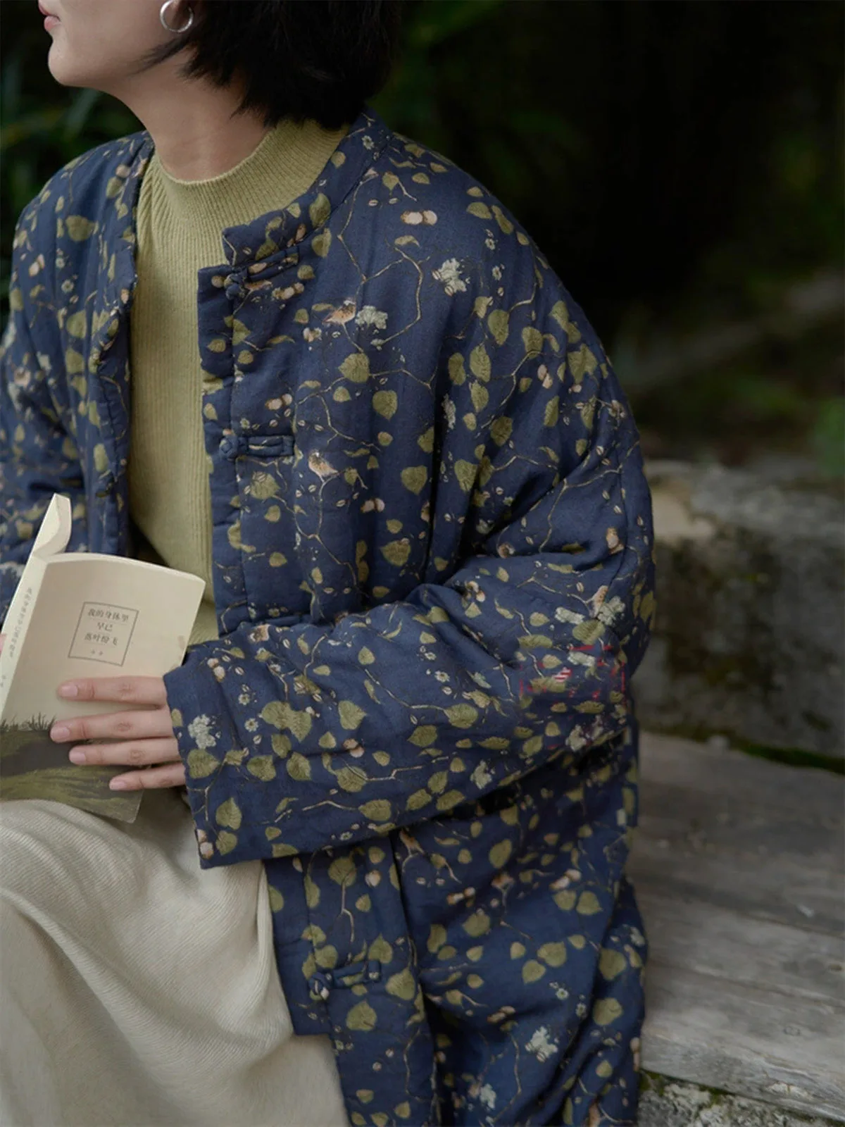 سترة نسائية فضفاضة من القطن الخالص للخريف والشتاء بأزرار سفلية بطباعة صينية عتيقة معطف متوسط الطول مبطن رفيع مع جيوب