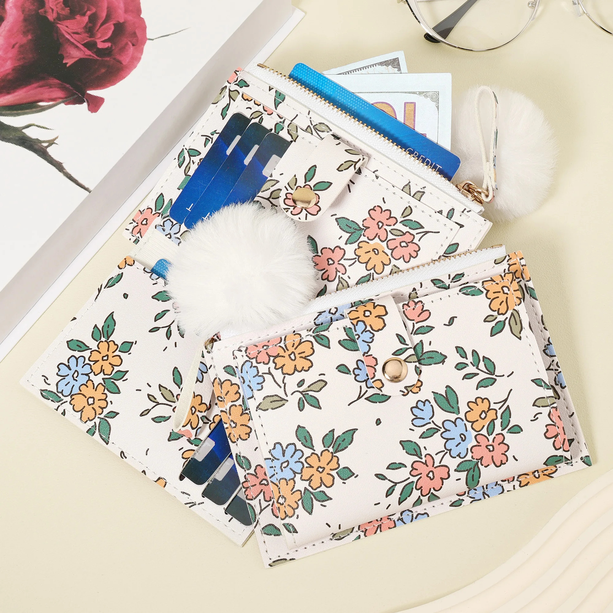 

Женский многофункциональный короткий кошелек на молнии, украшенный изящным помпоном, кошелек для мелочи на молнии, простой повседневный многофункциональный кошелек