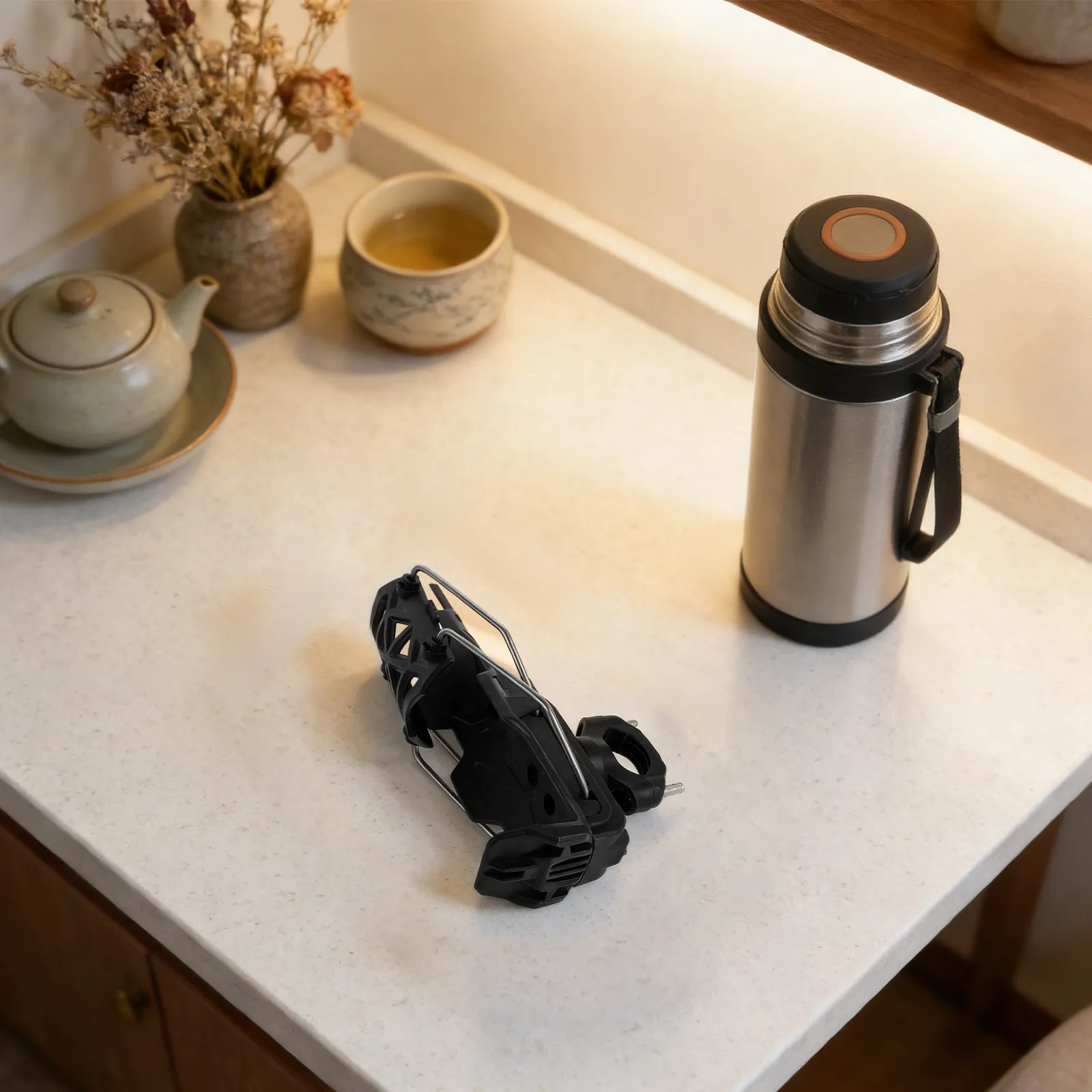 

Универсальный держатель для бутылки с водой для мотоцикла, черный металлический кронштейн-зажим для велосипеда, крепление для бутылки для электровелосипеда, стабильное крепление для напитков