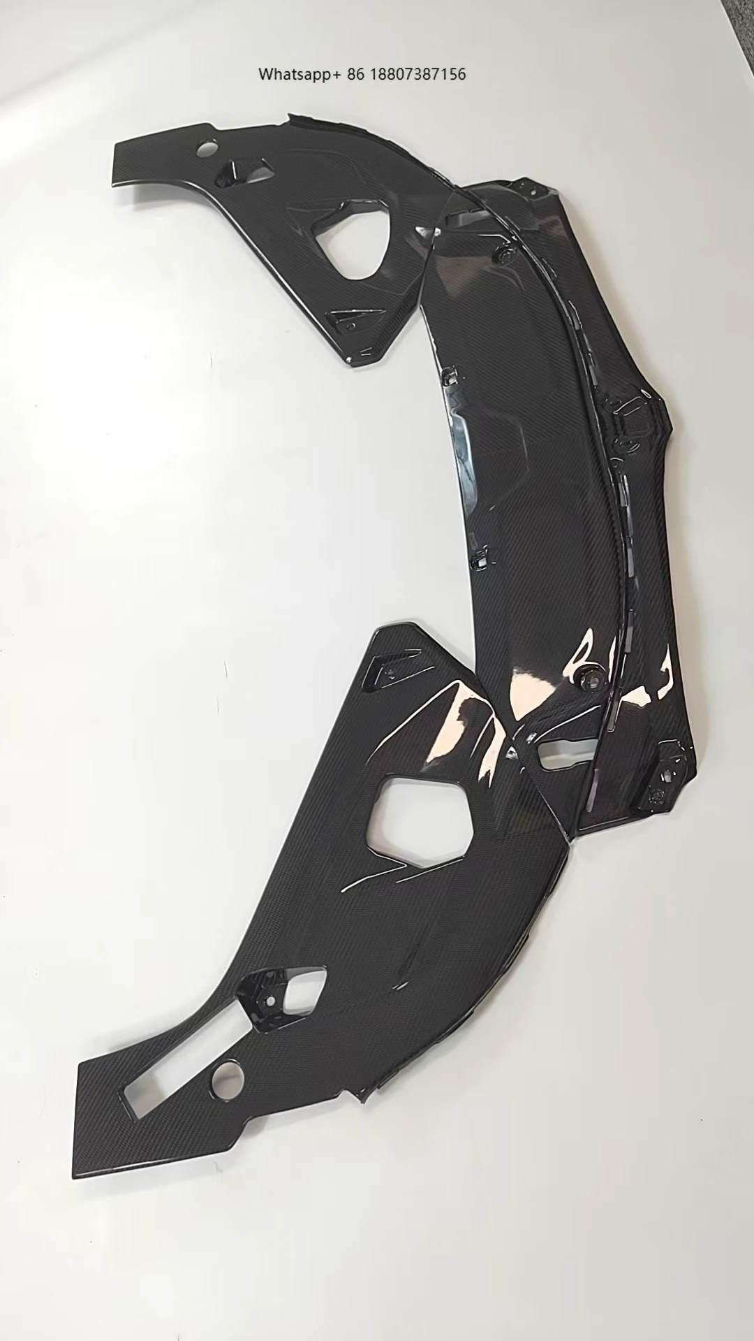 

High Quality Dry Carbon Fiber Engine Cover Trim for M8