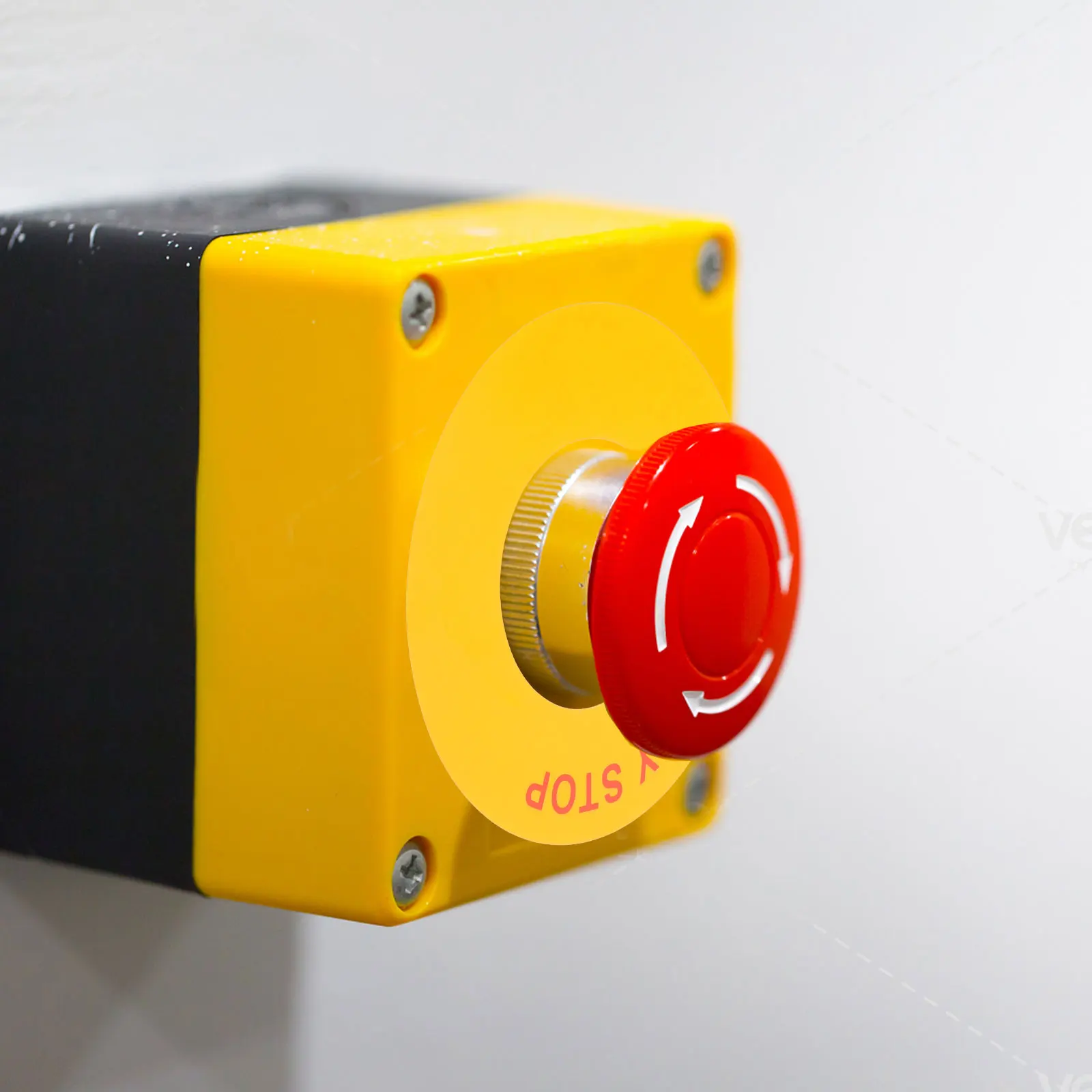 

4pcs Emergency Stop Label Bright Color Pp Material Easy Stick Strong Adhesion Warning Sign For Machinery Operation