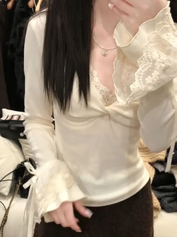 Sexy Lace Splicing Flared Sleeves Top Women's V-Neck Long Sleeve T-Shirt Fashionable Slim Y2k Aesthetic Bodycon Fabric Interior
