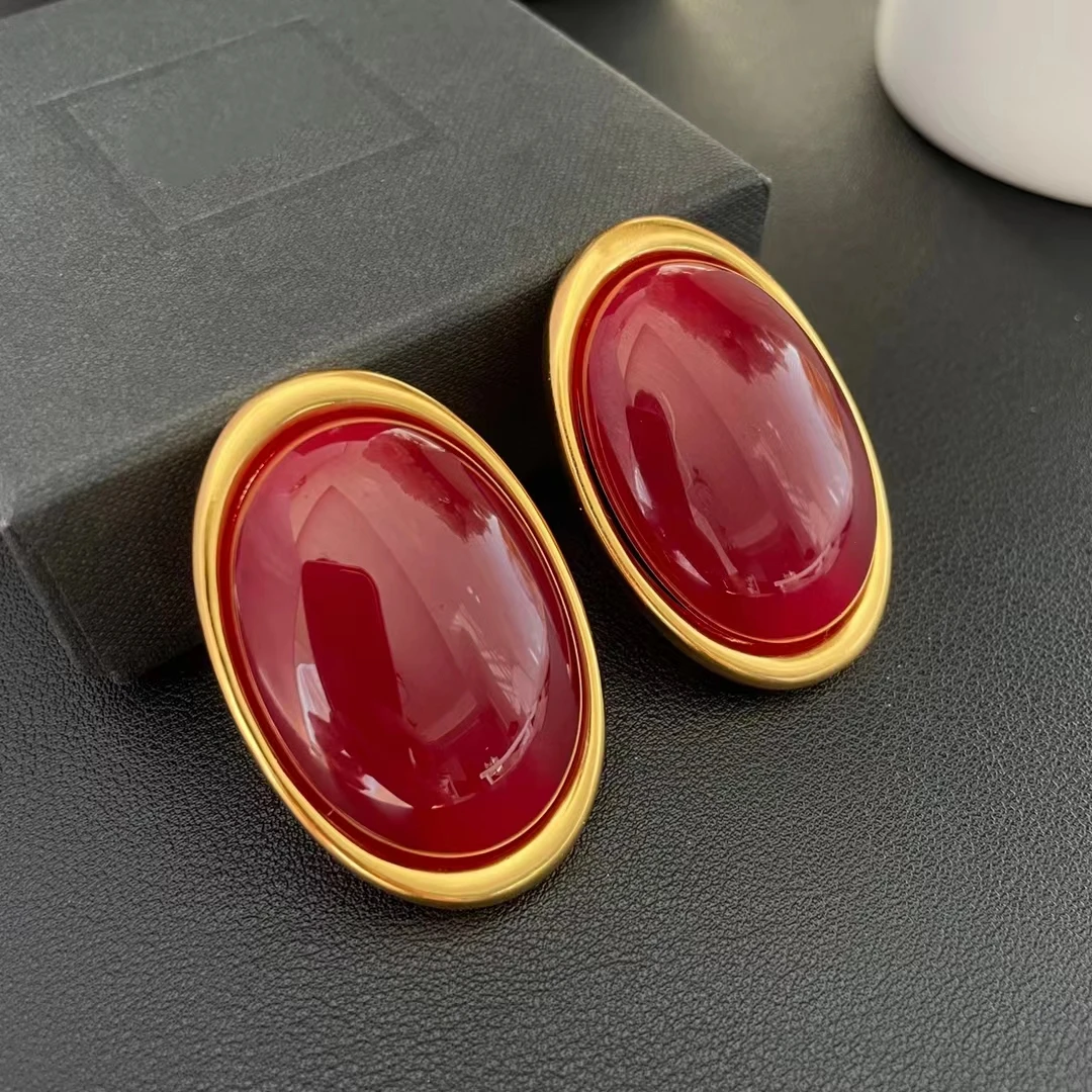 

Advanced fashion temperament, personality, niche, exquisite retro oval shaped resin ear clips