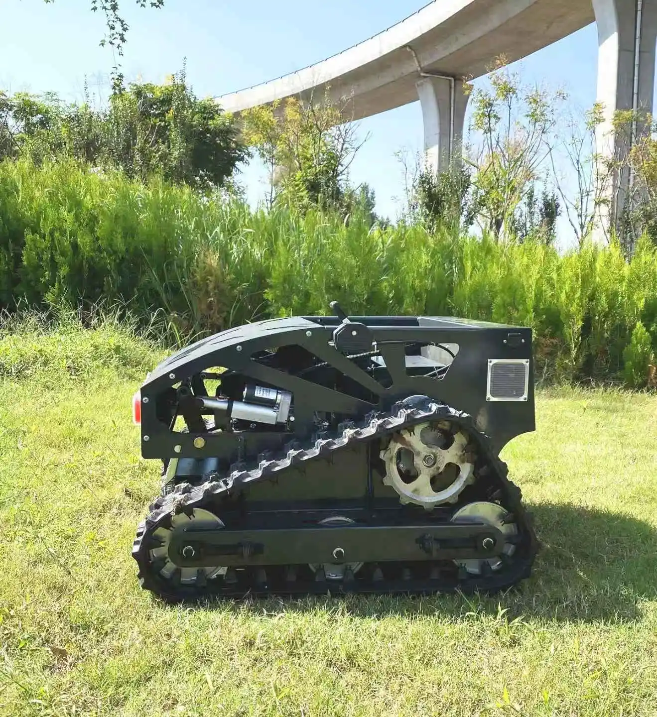 

First-class Quality Wheeled Lawn Mower Multi-scene 4-stroke Remote Control Intelligent Robot