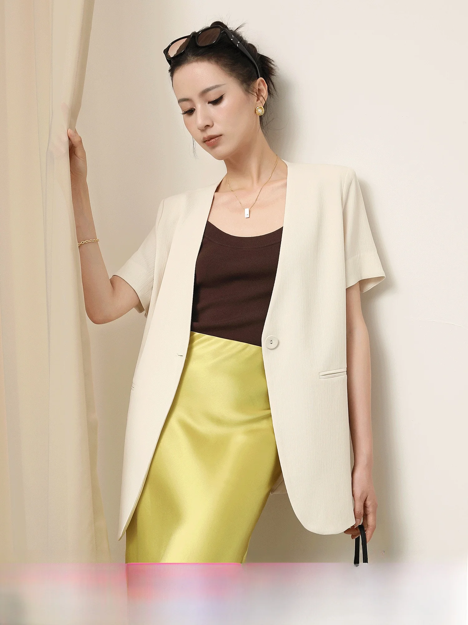 

Pumen XUS Summer New V-neck Short Sleeve Acetate Fabric Casual Women's Suit Jacket Commute Style Straight Cut 25-29 Years Old