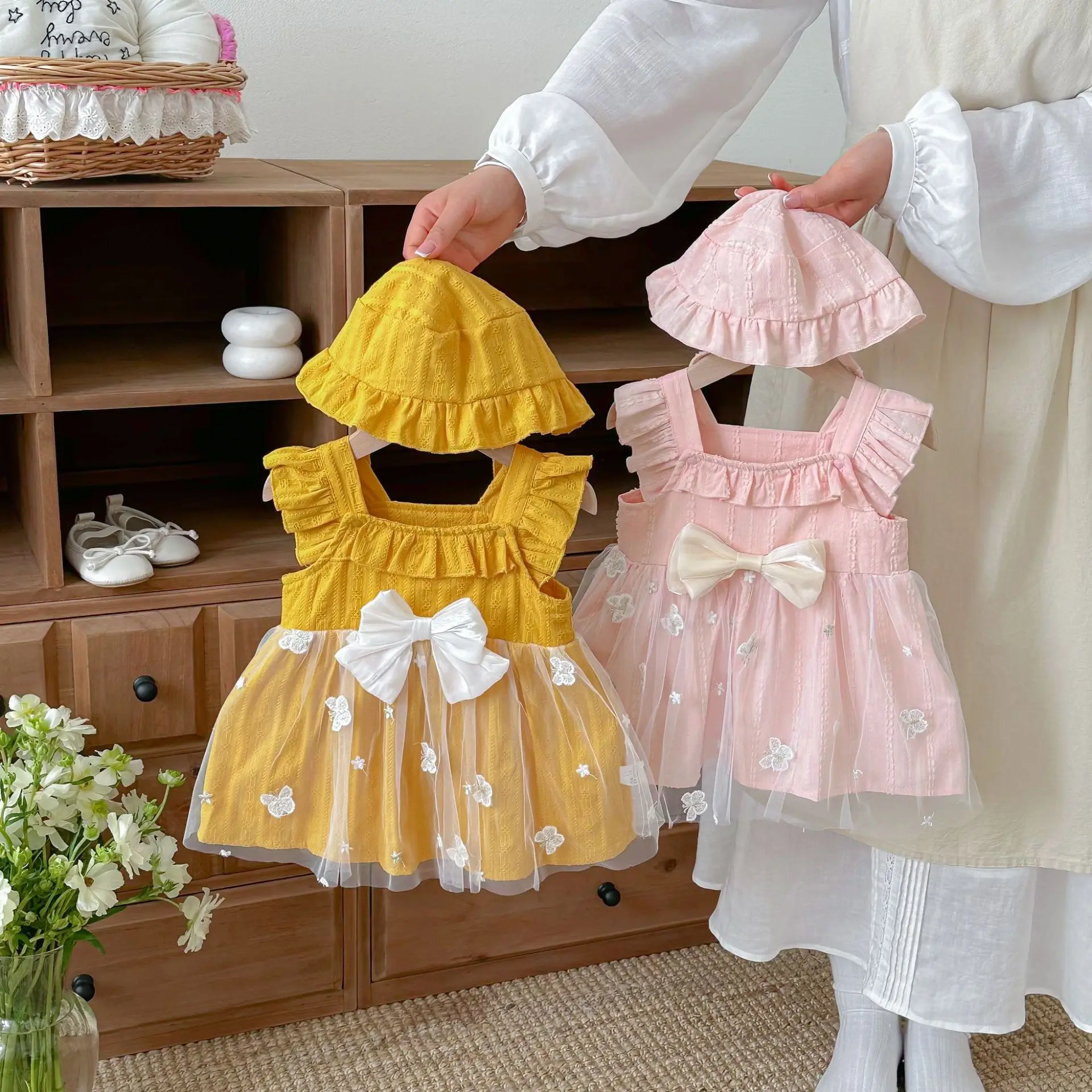

2026 Summer New Girls Cute Lace Sleeveless Dress + Hat Infant Princess Dress Baby Girl Sweet Bow Strap Dress Toddler Clothes
