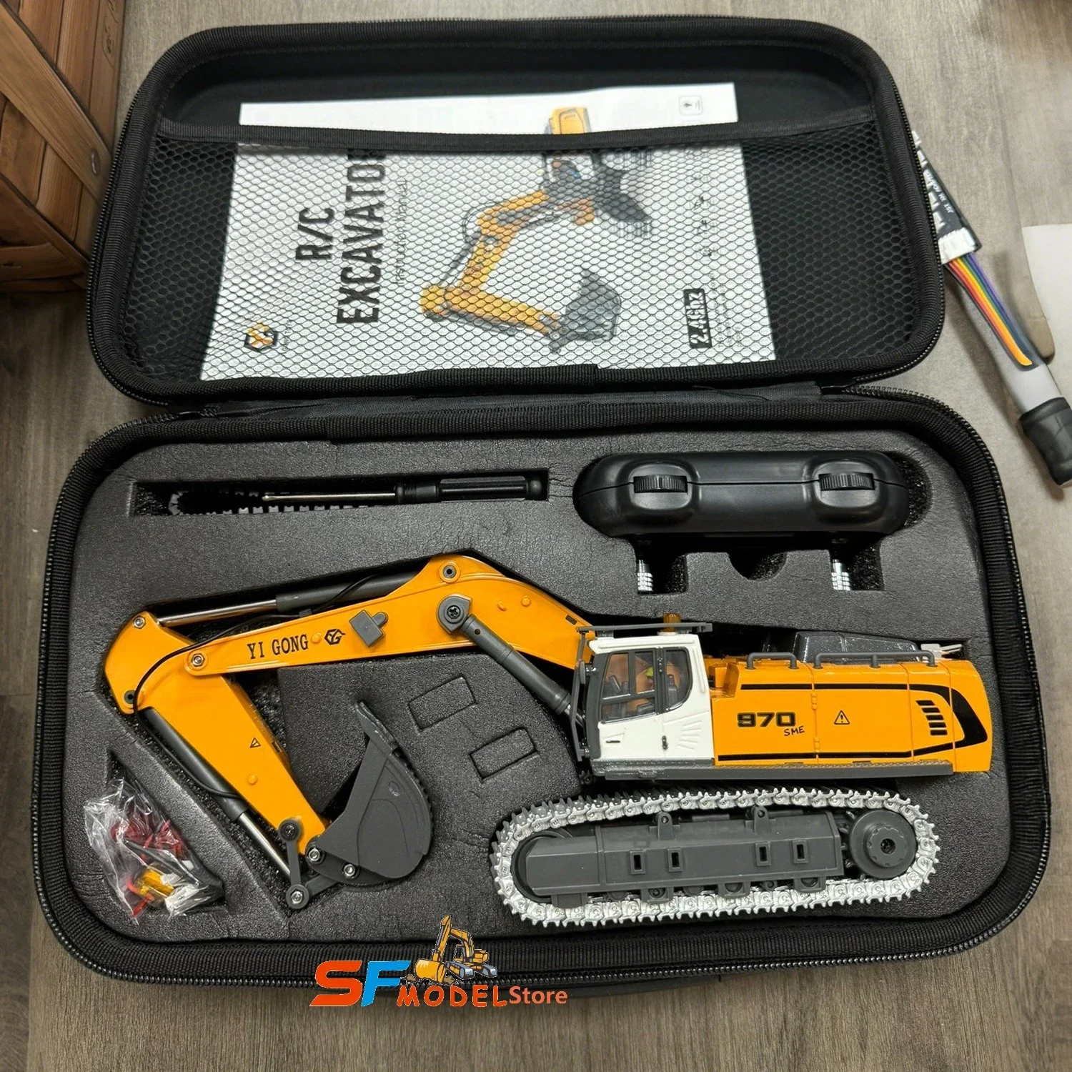 1/50 970 520 Mini RC Graafmachine Lader 636 Lader Elektrische Simulatie Model Metalen Spoor Licht Geluidssysteem RC Speelgoed Gift