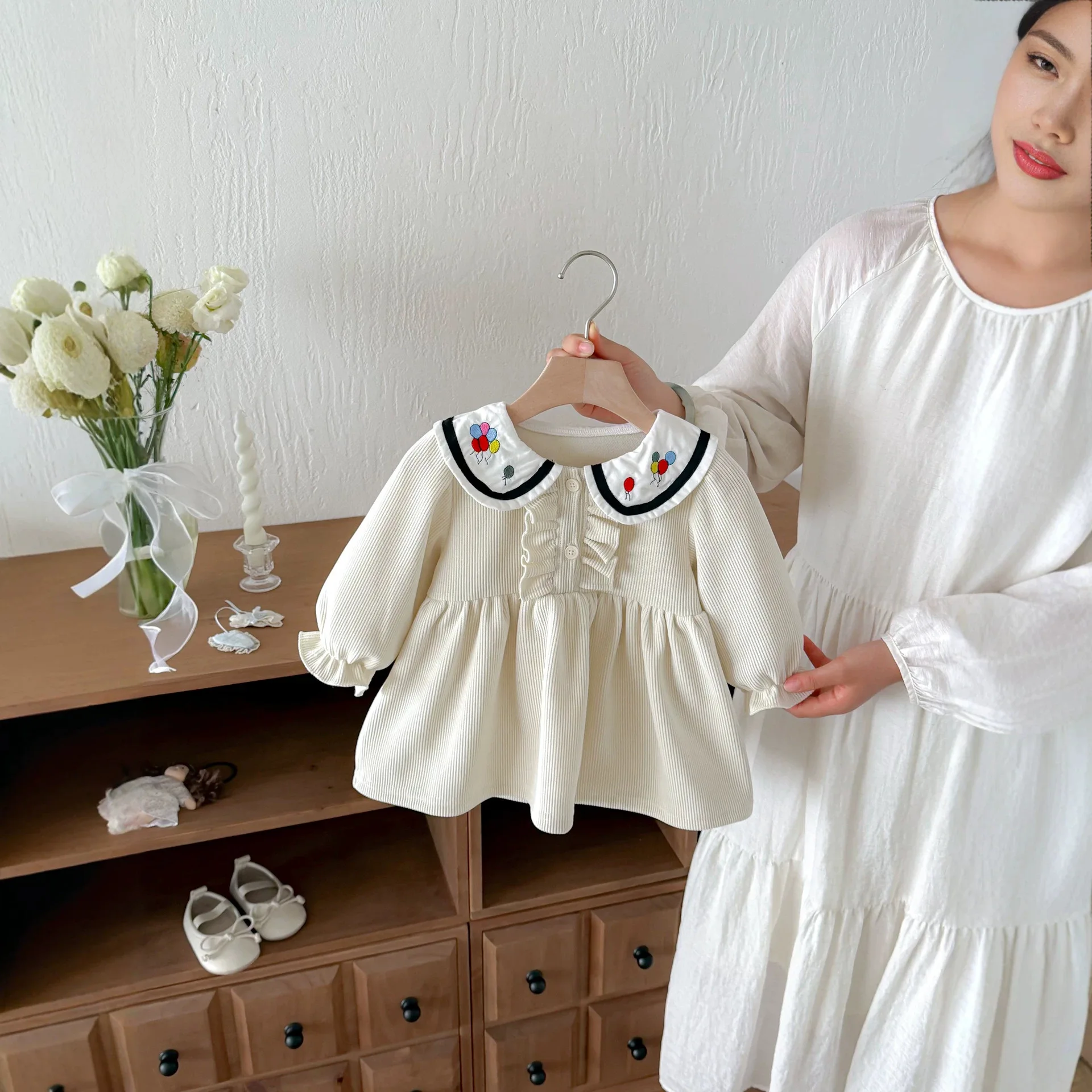 Ins Baby Girl Long Sleeved Cotton Corduroy Doll Collar Skirt, Trendy and Casual Lace Lapel Skirt for Infants and Young Children