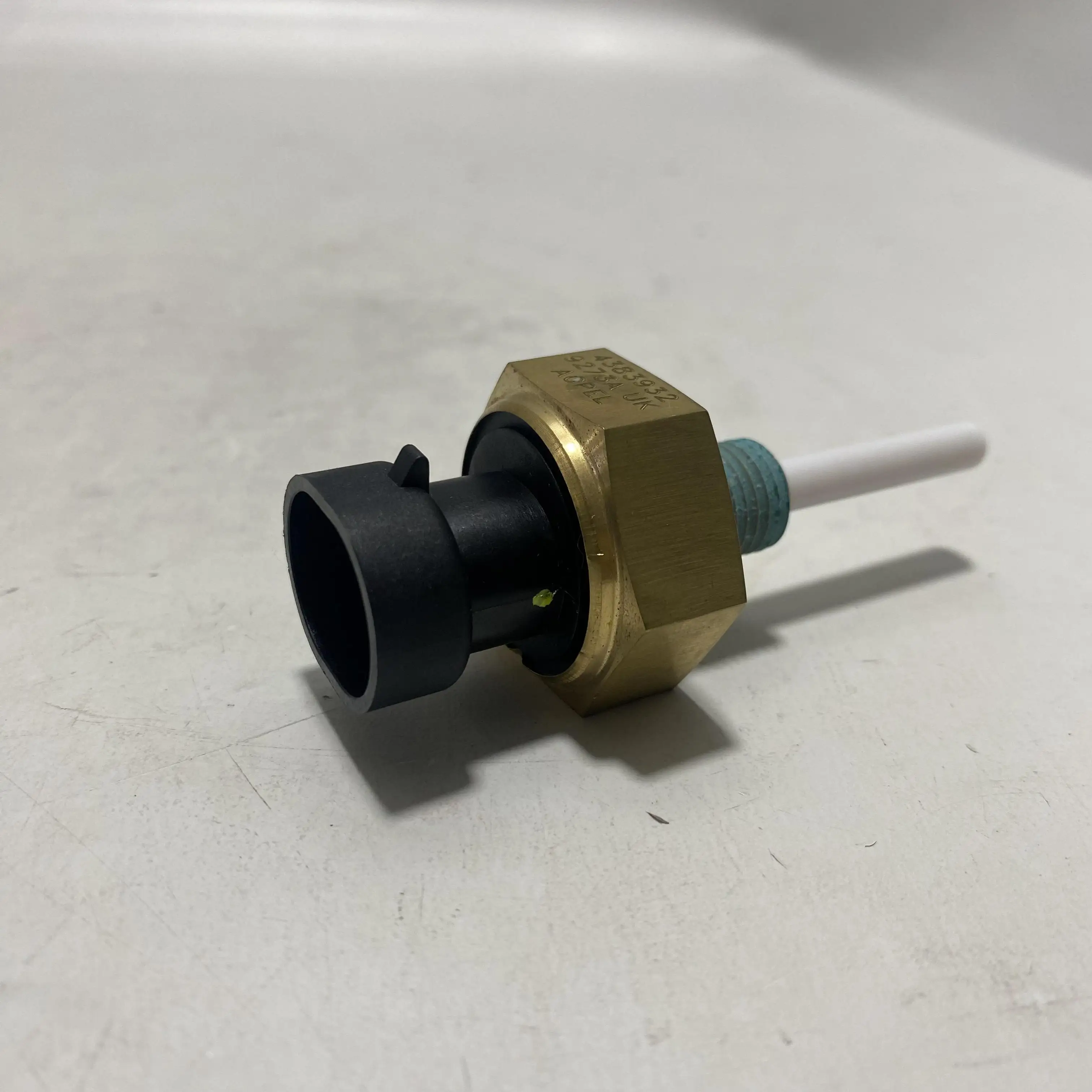 Original Cummins   Engine 4903489 Cummins  X15   Fluid Level 4383932 Switch Sensor