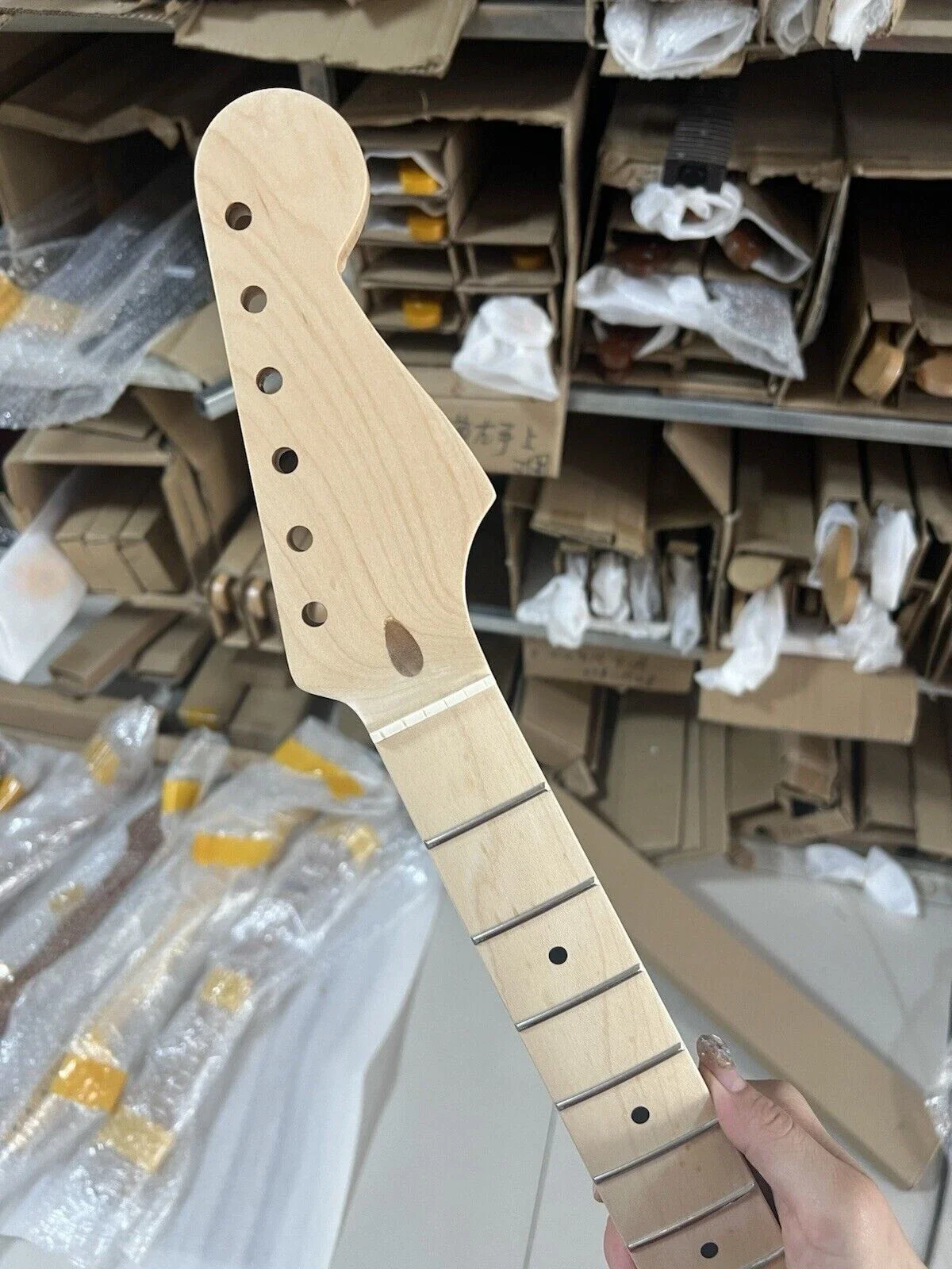 

21 frets Electric Guitar Neck Canadia Maple Fingerboard for