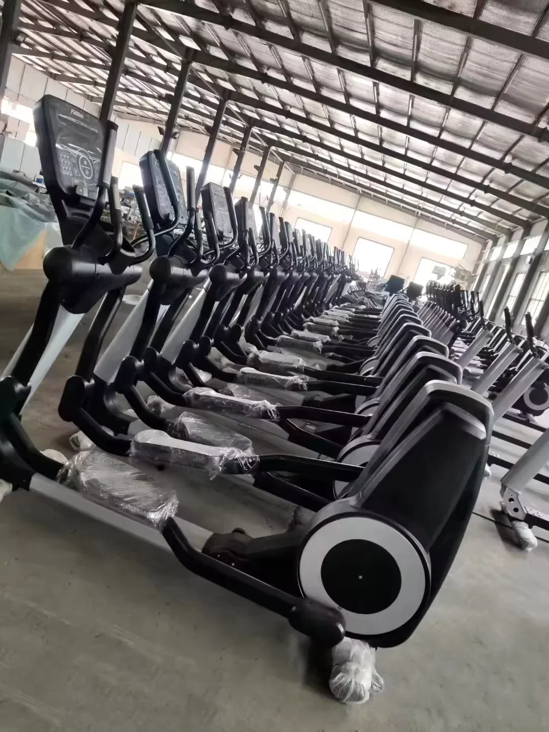 Commercial Use Cardio Cross Trainer Elliptical Machine For Gym