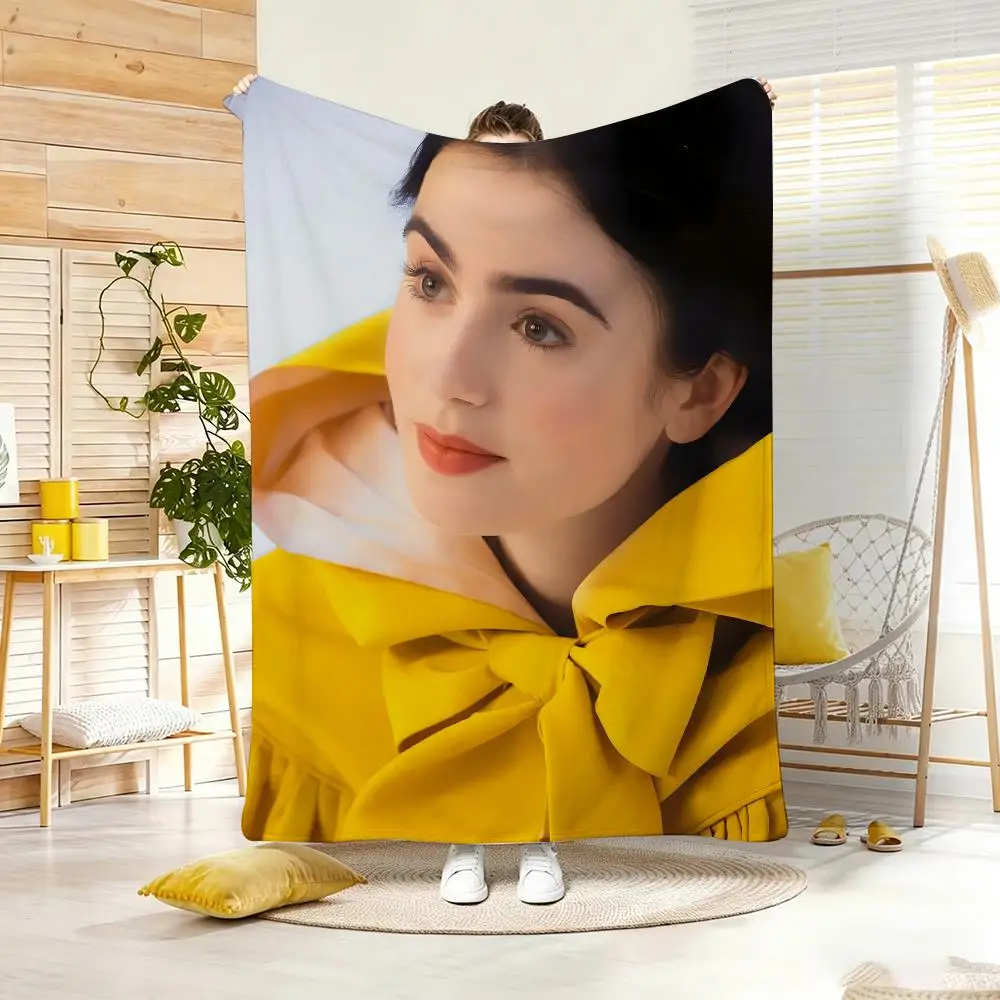 Celebrity L-LilyS CollinsS Throw Lightweight 240g Flannel Blanket Soft Skin-friendly for Summer Cooling