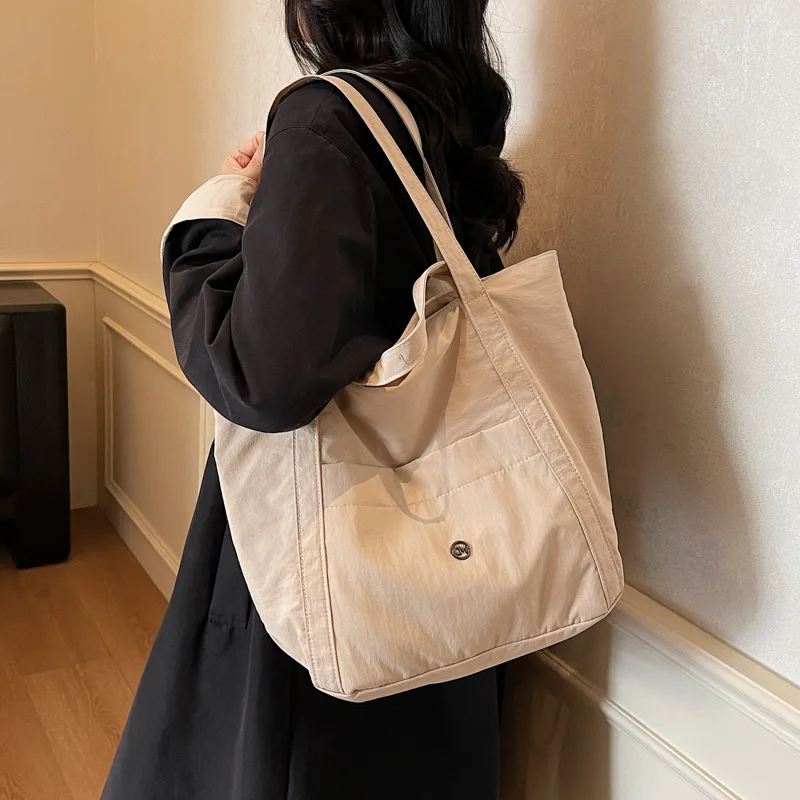 

Женская сумка большой вместимости A/W 2025 — однотонная сумка через плечо/сумочка, повседневная и роскошная, идеально подходит для ежедневных поездок и прогулок