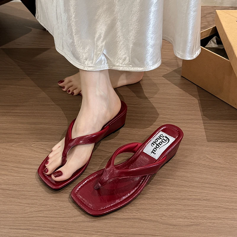 2026 Designer Polka Dot Women Slippers Fashion Wedges Heel Dress Flip Flop Outdoor Clip Toe Beach Vacation Ladies Slides Shoes view 4