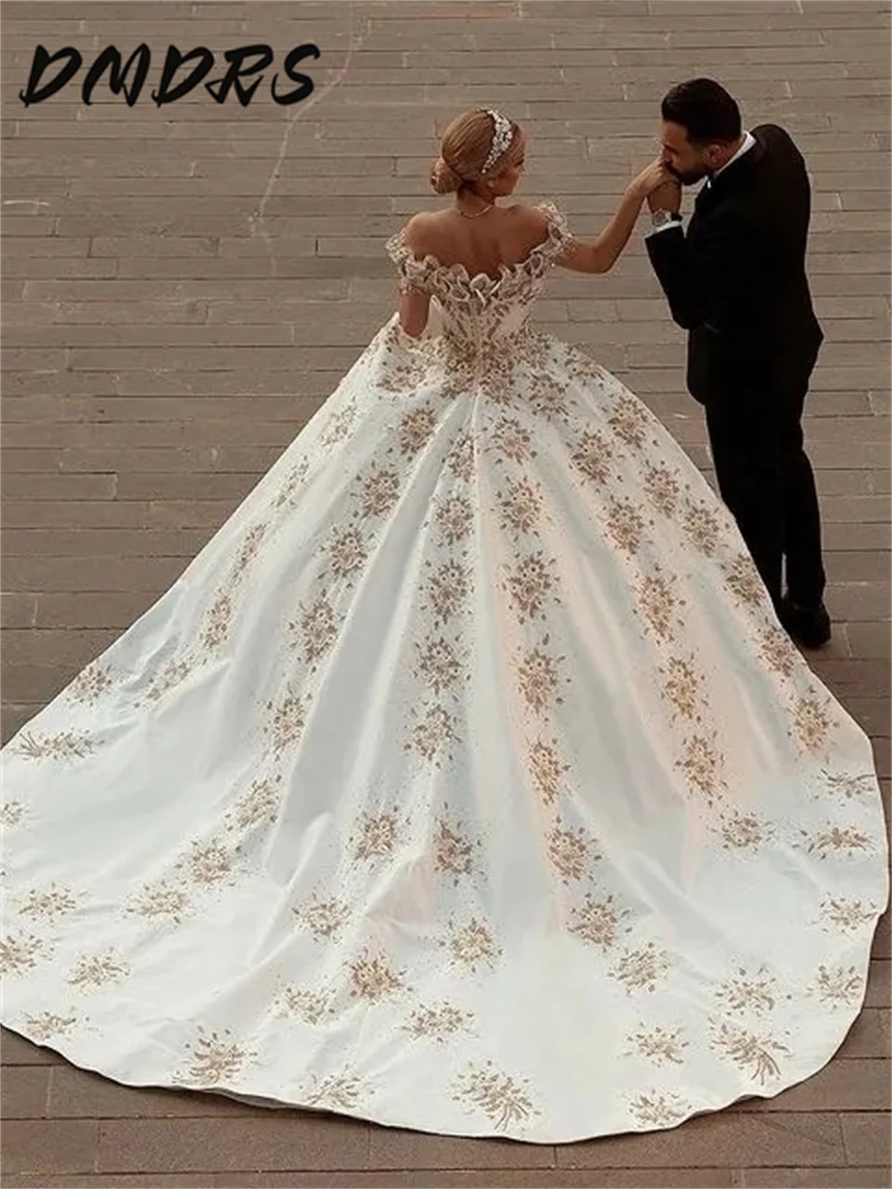 Elegant Off-shoulder Wedding Dress 2025 Classic Solemn Short-sleeved Bridal Gown Shiny Applique Ball Gown Customized