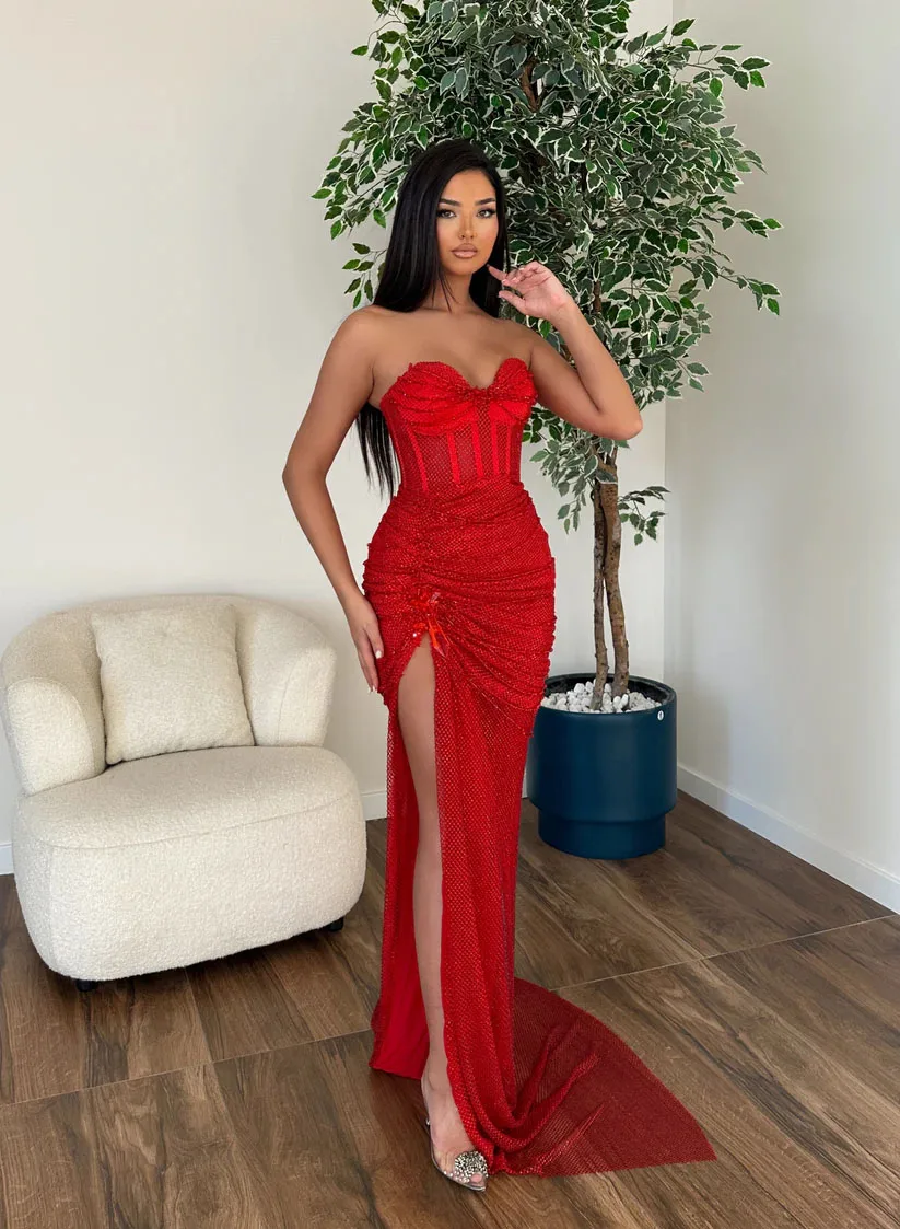 فستان رسمي أحمر لامع مطرز عميق على شكل قلب ثوب مسائي مزين بالخرز وفتحة جانبية فساتين لحضور الحفلات الموسيقية حسب الطلب #1