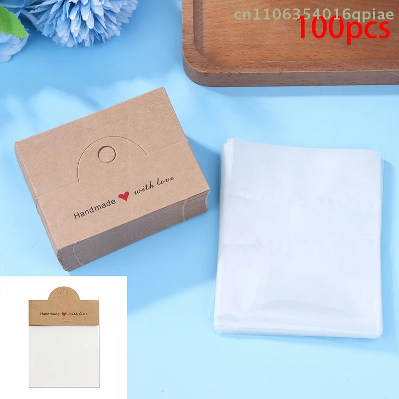 

Набор для демонстрации ювелирных изделий ручной работы (200 шт.): 100 элегантных прозрачных пакетов + 100 карточек с надписью "Handmade With Love" для демонстрации браслетов и серег.