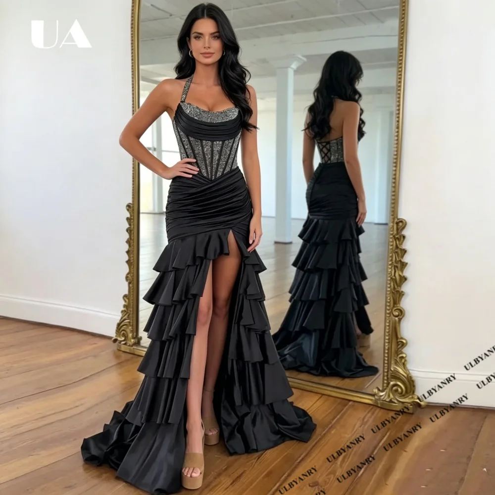Exquisites Neckholder-Ballkleid mit Verzierungen und Stufenrock, Glamouröses Ärmelloses Drapiertes Abendkleid, Maßgefertigtes Bodenlange Abendkleid mit Schlitz