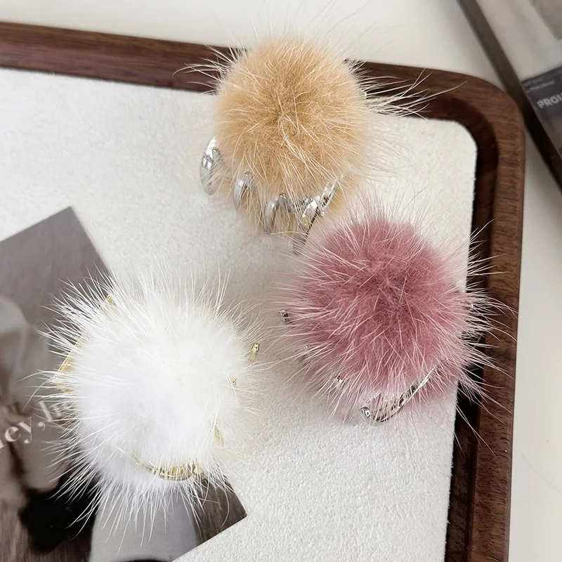 Winter New Plush Ball Metal Small Hair Claw High Ponytail Fixed Hairpin for Woman Girl Sweet Hair Clips Fashion Hair Accessories