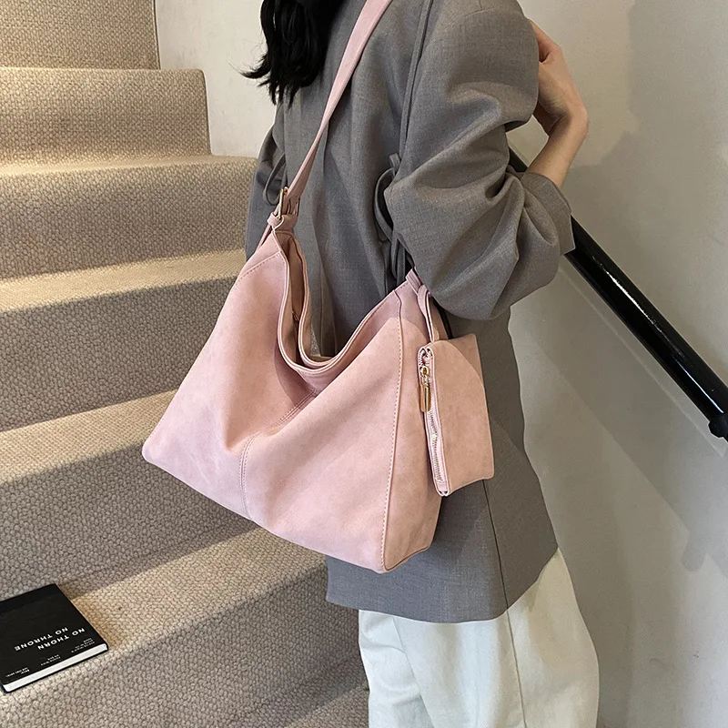 

2025 Winter New Women's Niche Underarm Bag - Fashion Casual Large-capacity Sophisticated Commuting Tote Bag